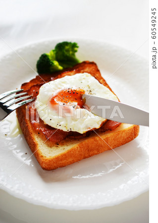 ベーコンエッグトースト ベーコンエッグトースト 60549245