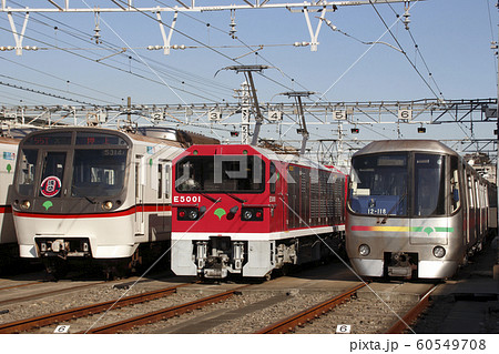 都営大江戸線の電車と電気機関車 都営大江戸線の電車と電気機関車 60549708