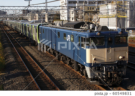 電気機関車牽引で都内へ向かう山手線(配給回送列車) 電気機関車牽引で都内へ向かう山手線(配給回送列車) 60549831