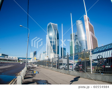 快晴の下のモスクワの高層ビル群 快晴の下のモスクワの高層ビル群 60554984