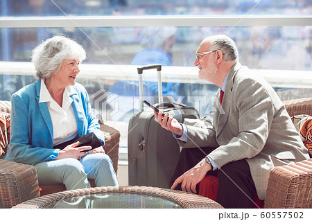 Elderly couple of travelers 60557502