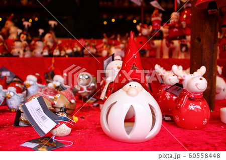 クリスマス市のクリスマスオブジェ 60558448