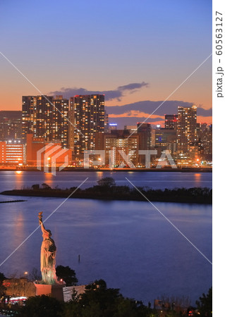 【東京都】お台場から見た夕景 60563127