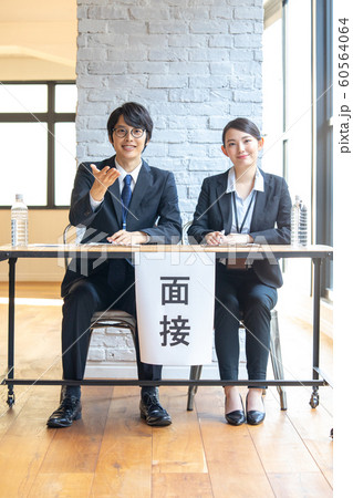 面接の様子 60564064