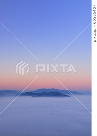 亀岡盆地の雲海 60565407