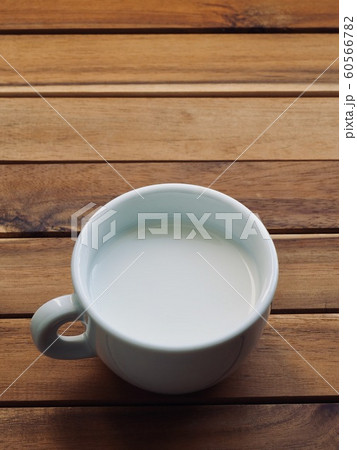 牛乳 茶色 背景 60566782