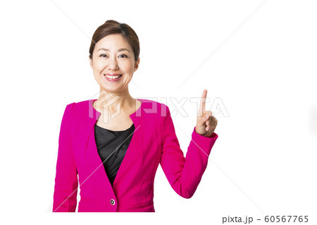 ピンク色の服を着たアジア人ビジネスウーマン ピンク色の服を着たアジア人ビジネスウーマン 60567765