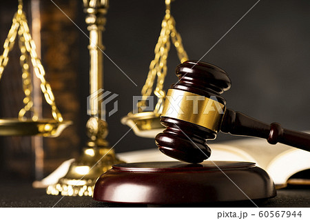 天秤とハンマー 天秤とハンマー 60567944