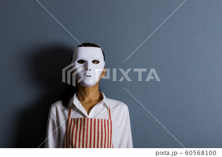 白い仮面 女性の写真素材