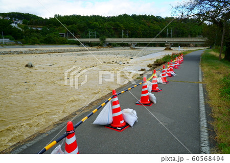 2019年台風19号 千曲川氾濫被害 侵食された道 60568494