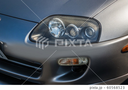 自動車のヘッドライト　Headlight of the car old 60568523