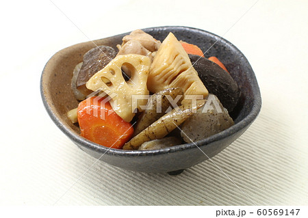 筑前煮、根菜の煮物、お節 筑前煮、根菜の煮物、お節 60569147