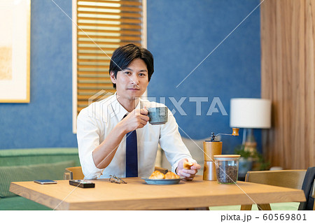 ビジネスマン 若い男性 ライフスタイルイメージ ビジネスマン 若い男性 ライフスタイルイメージ 60569801