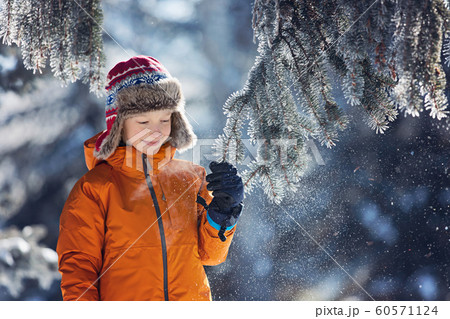 boy at cold winter 60571124