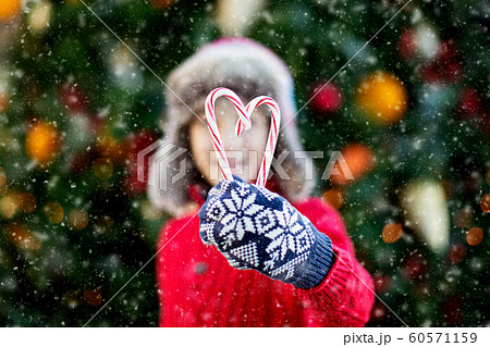 kid at christmas kid at christmas 60571159