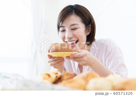 ライフスタイル パン好き女子 ライフスタイル パン好き女子 60571320