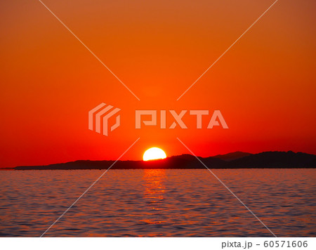 赤穂御崎の夕陽（日本の夕陽百選） 60571606