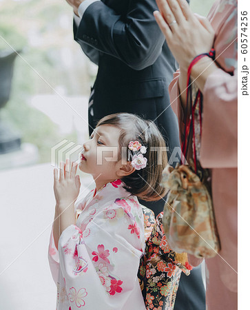 家族　七五三　参拝　撮影協力：高幡不動尊 60574256