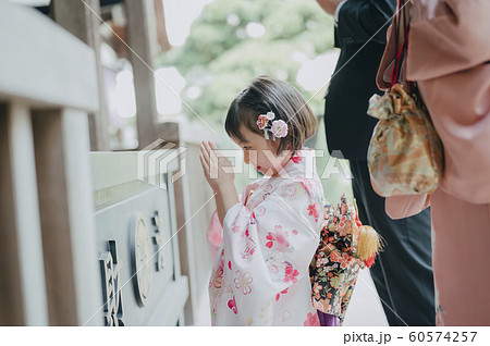 家族　七五三　参拝　撮影協力：高幡不動尊 60574257