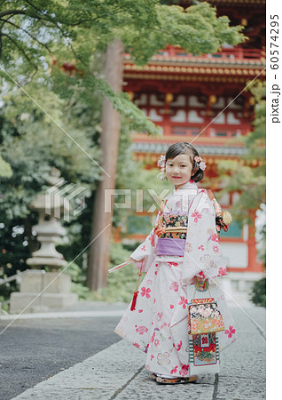 女の子　七五三　ポートレート　撮影協力：高幡不動尊 60574295