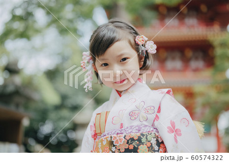 女の子 七五三 ポートレート 撮影協力:高幡不動尊 女の子 七五三 ポートレート 撮影協力:高幡不動尊 60574322