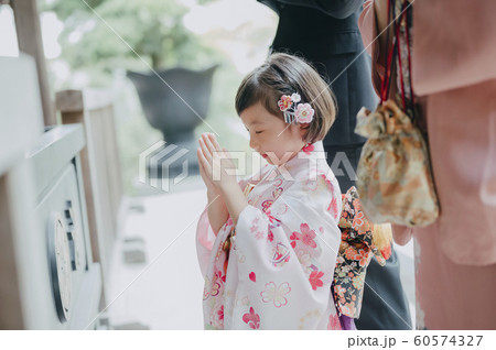 家族　七五三　参拝　撮影協力：高幡不動尊 60574327