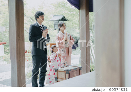 家族　七五三　参拝　撮影協力：高幡不動尊 60574331