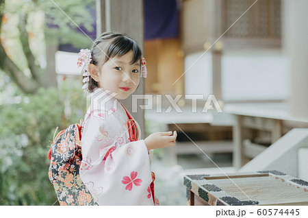 女の子　七五三　参拝　撮影協力：高幡不動尊 60574445