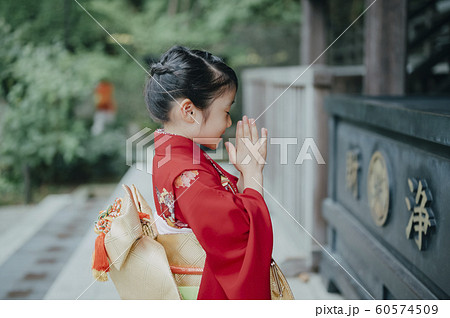 女の子　七五三　参拝　撮影協力：高幡不動尊 60574509