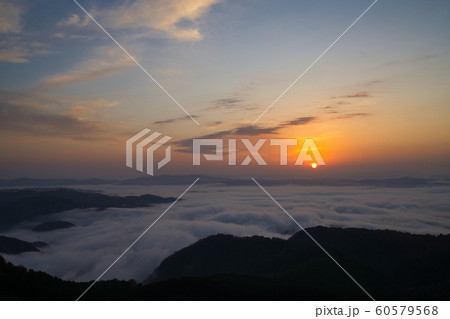 《岡山県》本宮山 雲海の風景 《岡山県》本宮山 雲海の風景 60579568