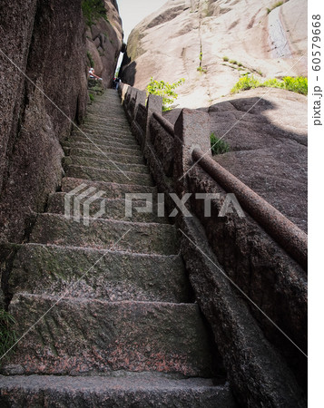 中国安徽省・黄山 百歩雲梯 Huangshan (Yellow Mountains), China 中国安徽省・黄山 百歩雲梯 Huangshan (Yellow Mountains), China 60579668