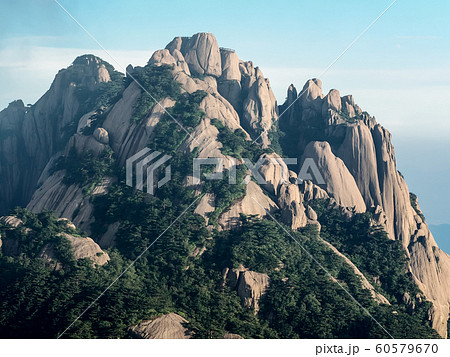 中国安徽省黄山 光明頂から望む蓮花峰 / Lotus Peak, Huangshan, China 60579670