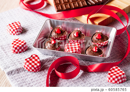 手作りチョコ 60585765