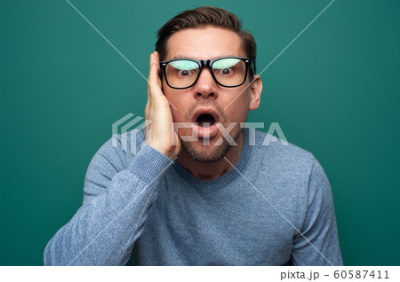 Portrait of a shocked young man in glasses 60587411