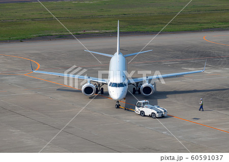 プッシュバックされる旅客機 プッシュバックされる旅客機 60591037