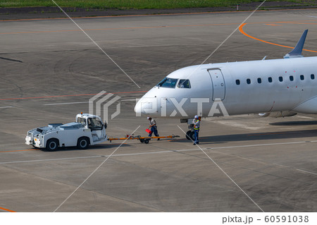 プッシュバックされる旅客機 プッシュバックされる旅客機 60591038
