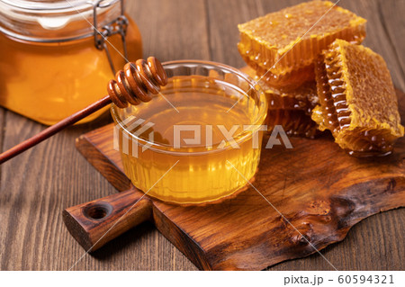 Honey and Honeycomb slice Honey and Honeycomb slice 60594321
