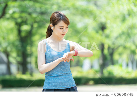 ジョギング エクササイズ 若い女性イメージ ジョギング エクササイズ 若い女性イメージ 60600749