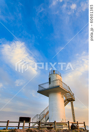 大碆鼻(大バエ)灯台の夕陽 【長崎県平戸市 】 大碆鼻(大バエ)灯台の夕陽 【長崎県平戸市 】 60601365