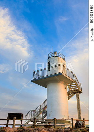 大碆鼻（大バエ）灯台の夕陽　【長崎県平戸市 】 60601366