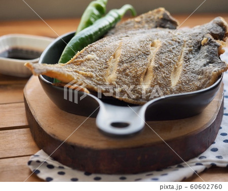 カレイ 焼き 唐辛子 60602760