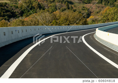 新しい道路のイメージ 60604818