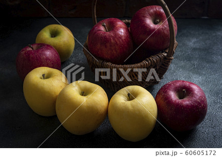 籠入りの林檎 籠入りの林檎 60605172