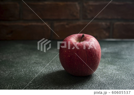 赤い林檎 赤い林檎 60605537