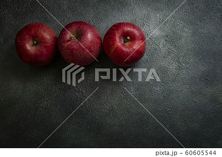 真っ赤な林檎 真っ赤な林檎 60605544