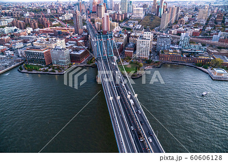 《ニューヨーク》マンハッタンブリッジ・ブルックリンの空撮 《ニューヨーク》マンハッタンブリッジ・ブルックリンの空撮 60606128