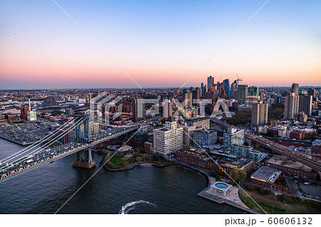 《ニューヨーク》マンハッタンブリッジ・ブルックリンの空撮 《ニューヨーク》マンハッタンブリッジ・ブルックリンの空撮 60606132