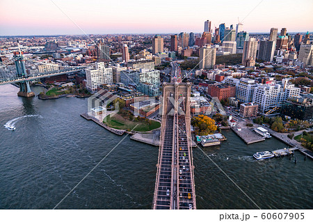《ニューヨーク》マンハッタンブリッジ・ブルックリンの空撮 《ニューヨーク》マンハッタンブリッジ・ブルックリンの空撮 60607905
