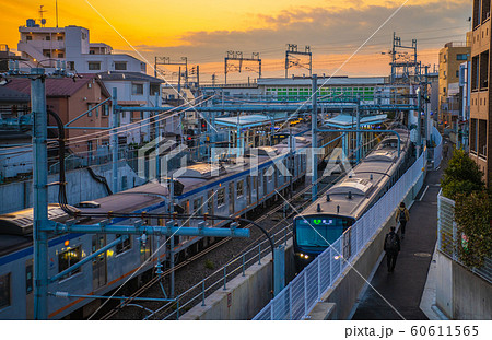 日本の横浜都市景観 西谷駅などを望む・右は相鉄・JR直通線 日本の横浜都市景観 西谷駅などを望む・右は相鉄・JR直通線 60611565