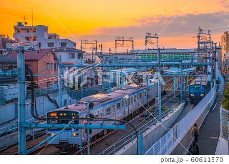 日本の横浜都市景観 西谷駅などを望む・右は相鉄・JR直通線 日本の横浜都市景観 西谷駅などを望む・右は相鉄・JR直通線 60611570